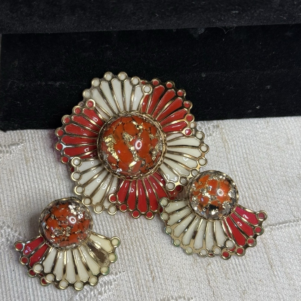 Vintage Mid-century‎ Confetti Glass Fanned Enamel Jewelry Set. Orange/White